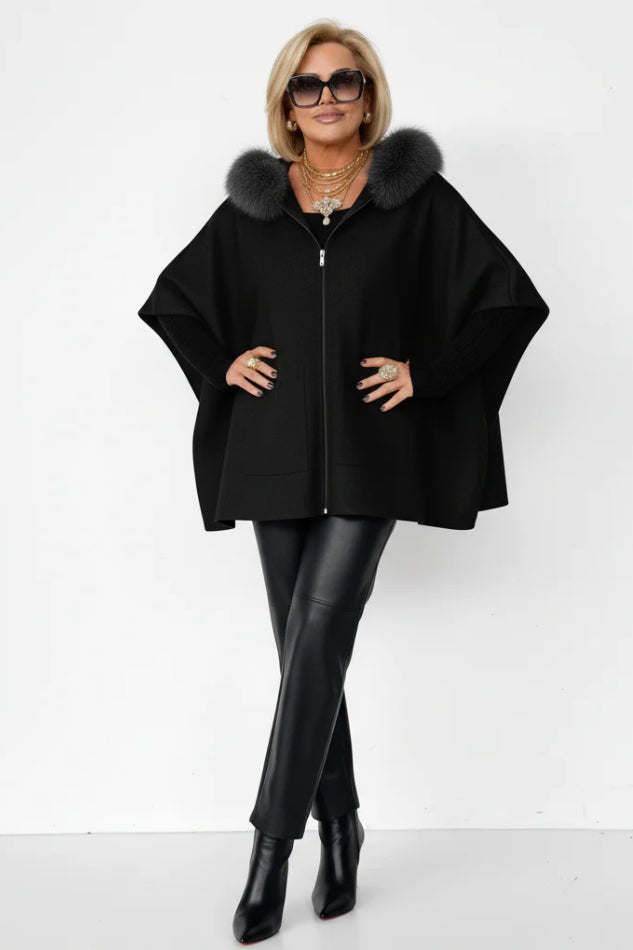 Sofia-Mantella in lana con cappuccio in eco pelliccia