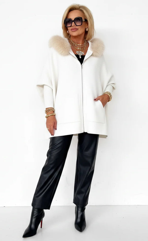 Sofia-Mantella in lana con cappuccio in eco pelliccia