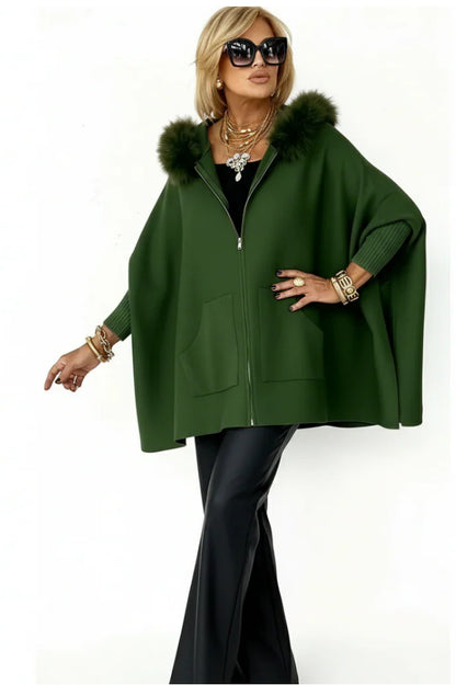 Sofia-Mantella in lana con cappuccio in eco pelliccia